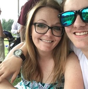 Meet your Posher, Crystal